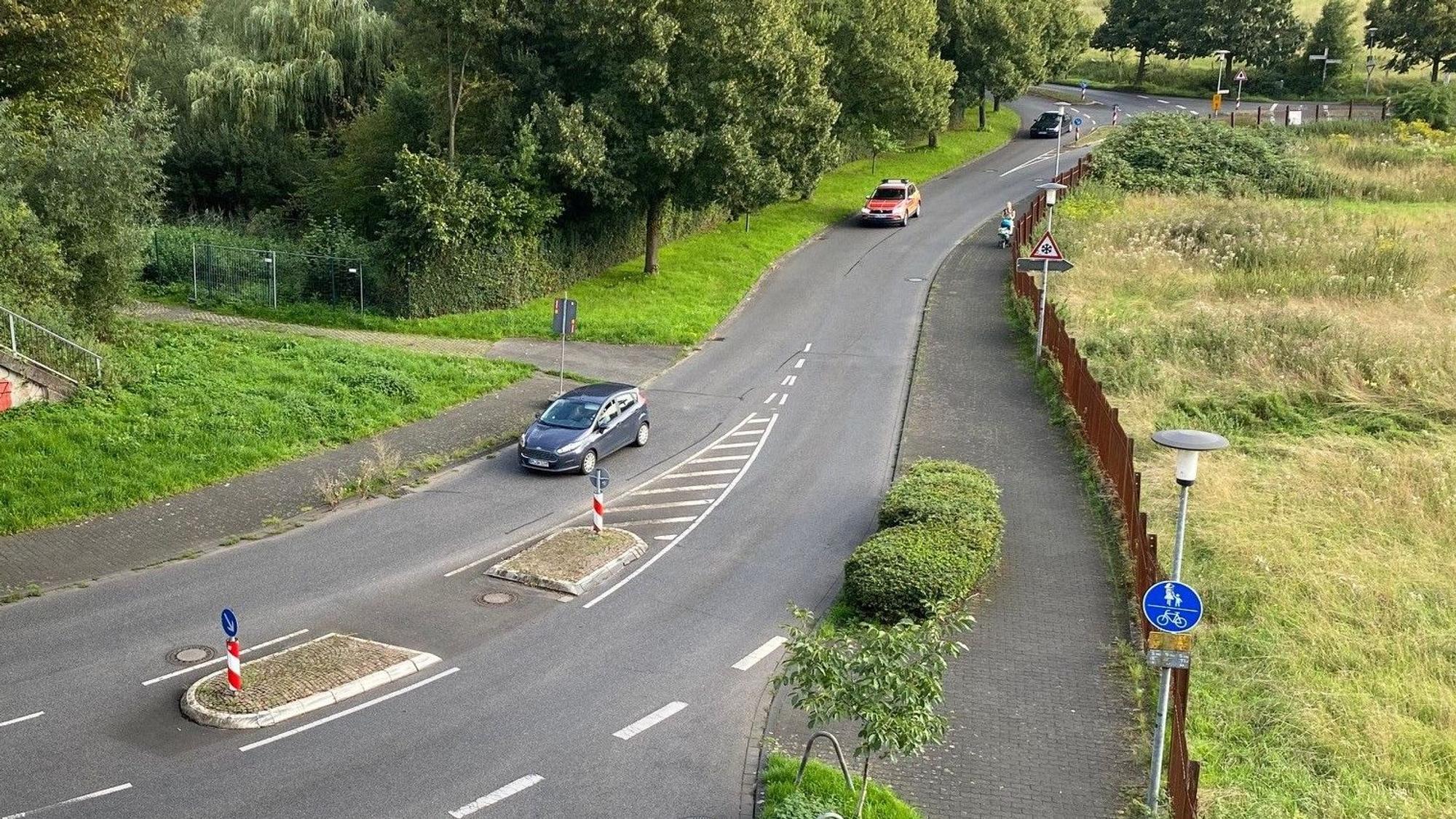 Zu sehen ist die Knappschaftsstraße in Brühl-Heide.