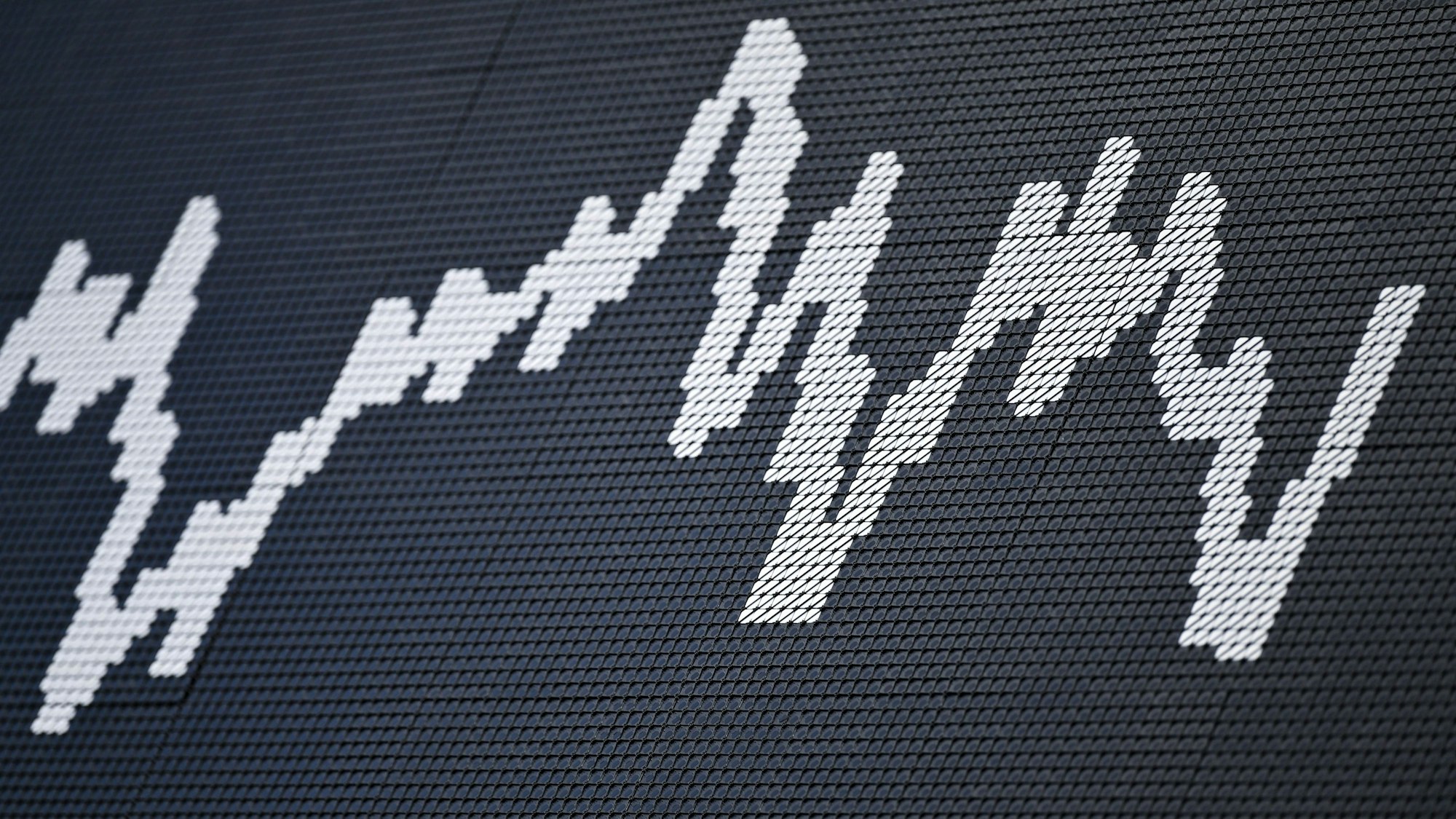 Die Dax-Kurve zeigt im Handelssaal der Frankfurter Börse ein Auf und Ab.