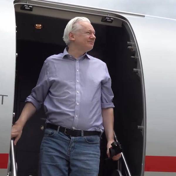 Julian Assange bei seiner Ankunft in Bangkok nach seiner Entlassung aus dem Gefängnis.