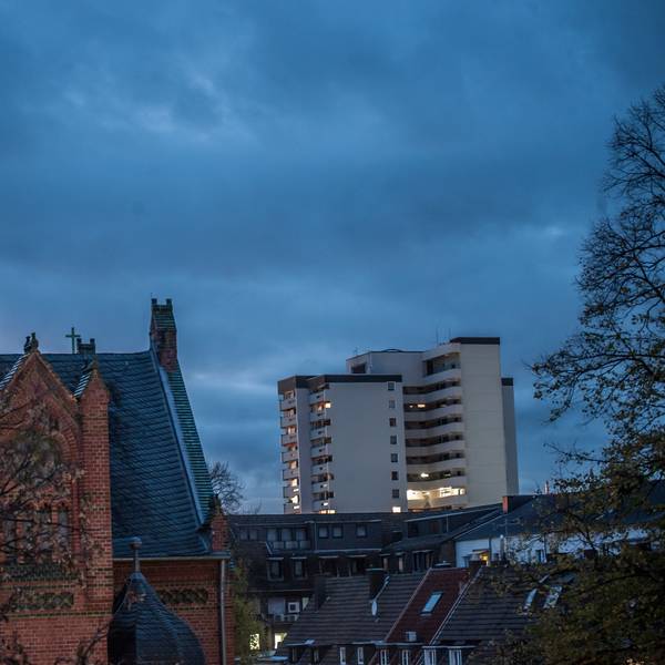 Die City A in Wiesdorf bei Nacht.