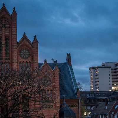 Die City A in Wiesdorf bei Nacht.