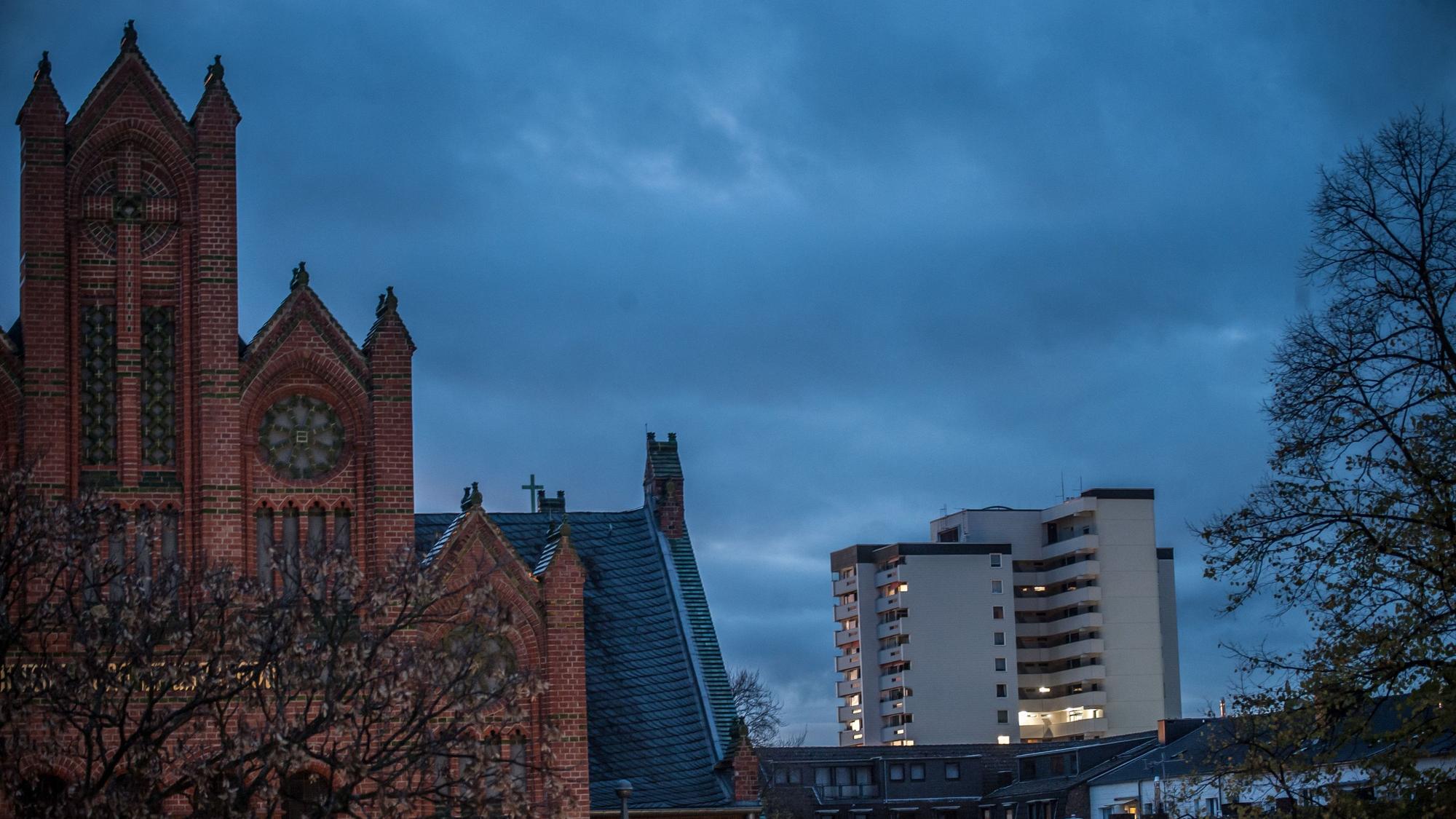 Die City A in Wiesdorf bei Nacht.