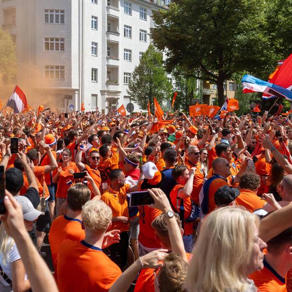 Fanmarsch der Fans der Niederlande in Berlin