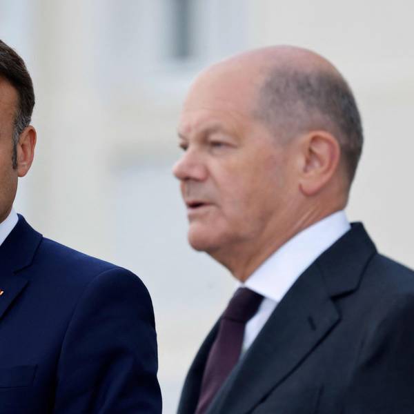Emmanuel Macron bei einer Pressekonferenz zusammen mit Olaf Scholz (SPD). Der französische Präsident warnt vor den Wahlen vor „Bürgerkrieg“ in Frankreich. Die Le-Pen-Partei kritisierte derweil den Kanzler. (Archivbild)
