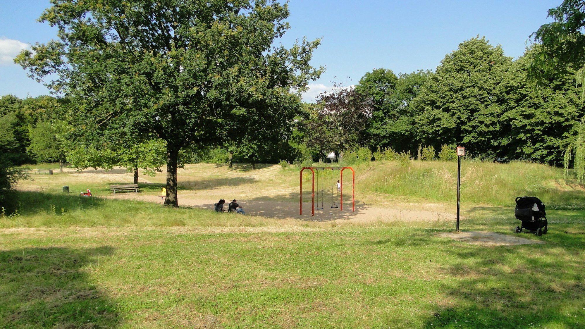Zurzeit ist die Auswahl an Spielgeräten im Olof-Palme-Park sehr übersichtlich.