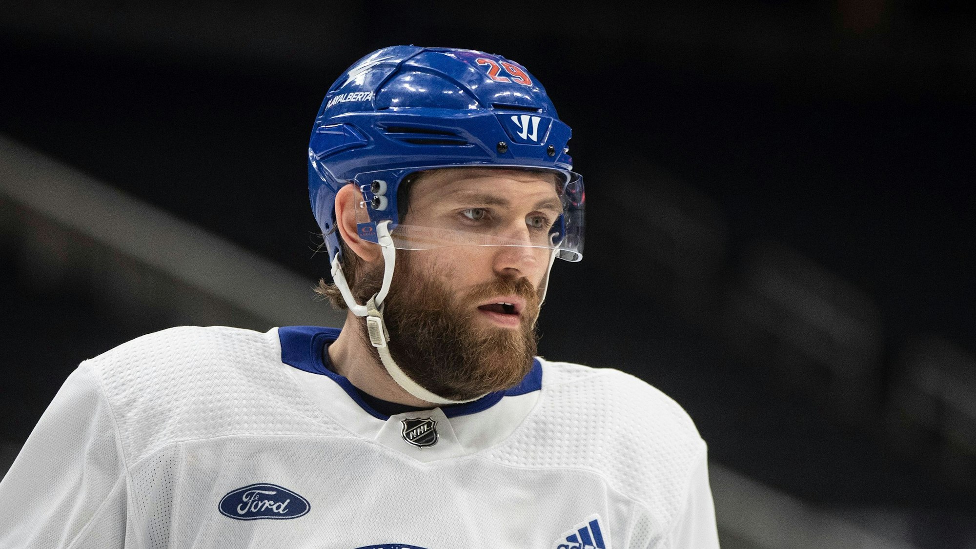 Leon Draisaitl von den Edmonton Oilers nimmt an einem NHL-Training teil.