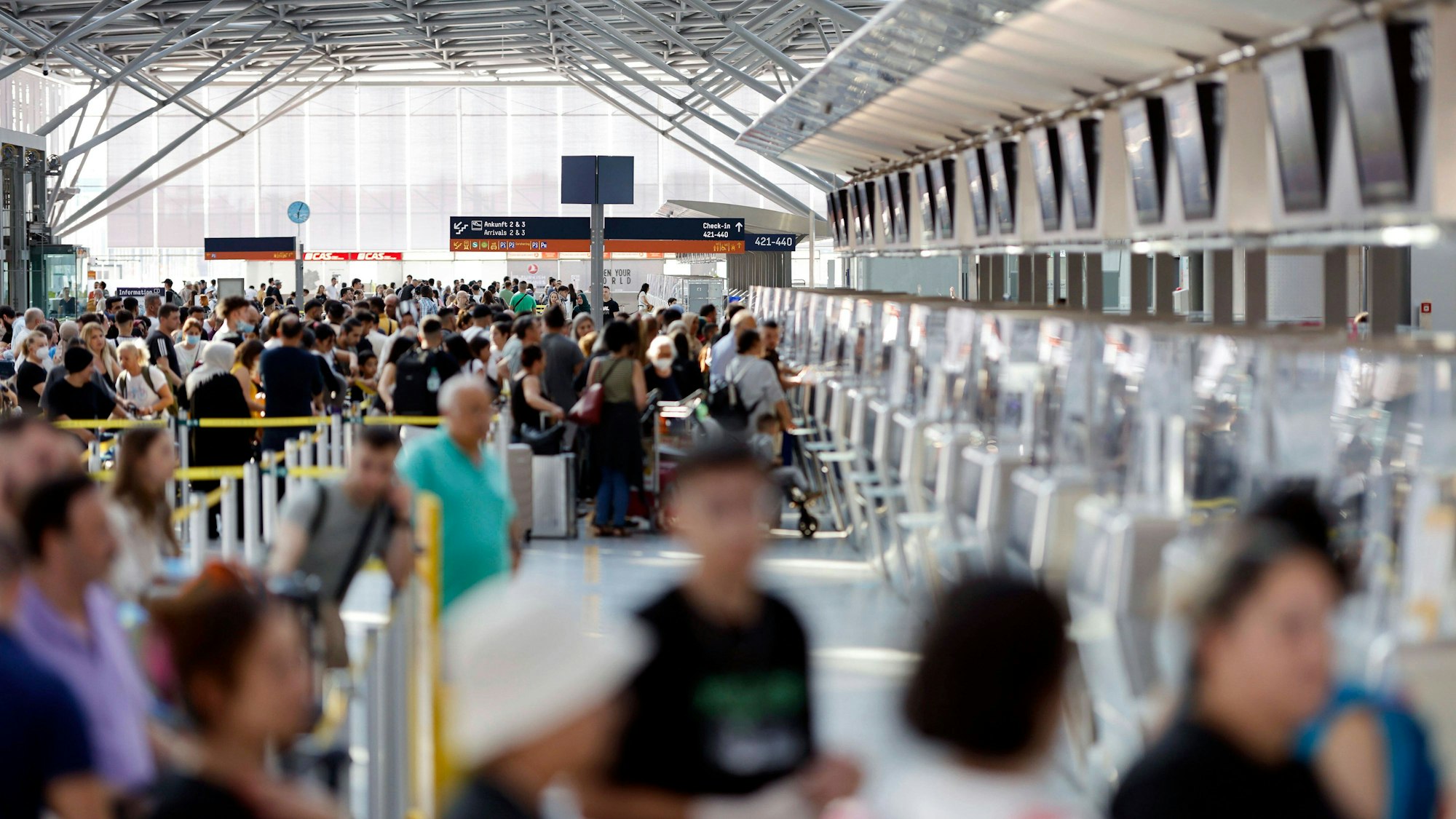 Zwei Bundespolizisten haben einem Rollstuhlfahrer am vergangenen Donnerstag (20. Juni) am Flughafen Köln/Bonn durch ihr geistesgegenwärtiges Handeln wohl das Leben gerettet.
