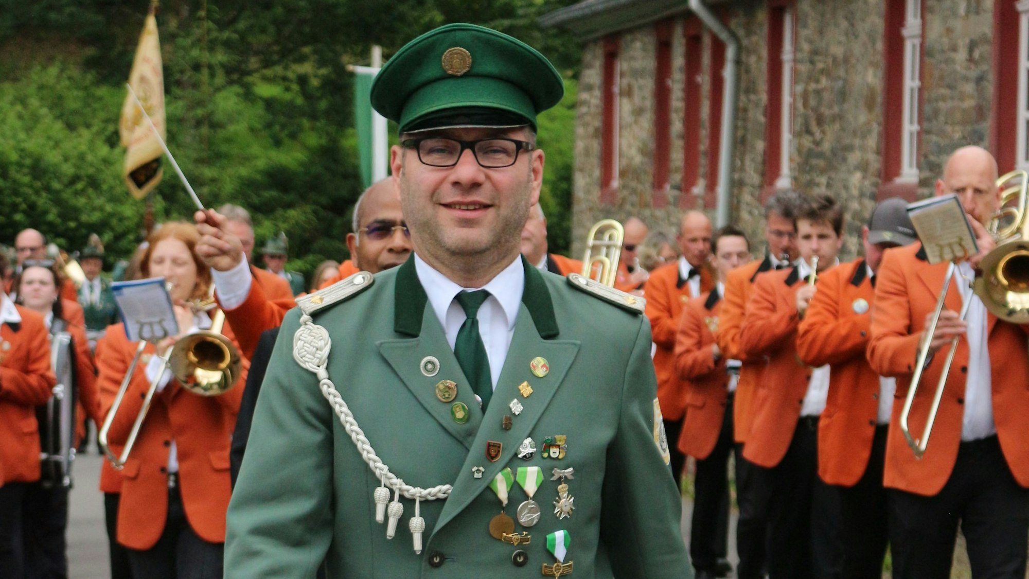 Zu sehen ist der Vorsitzende eines Schützenvereins.