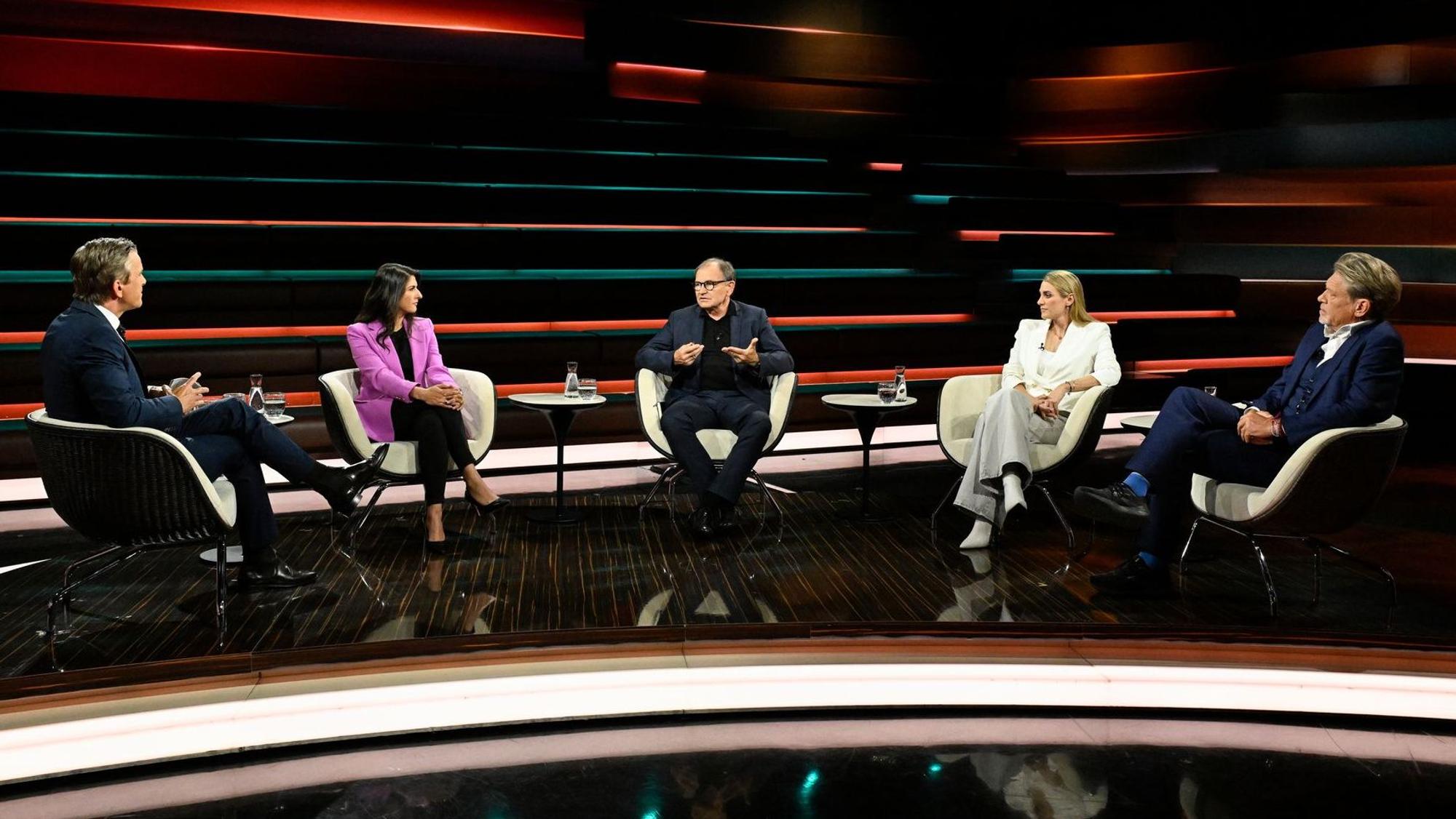 Talkrunde im ZDF: Markus Lanz, Serap Güler, Ewald Lienen, Anna Kraft und Hajo Schumacher (v. l.).