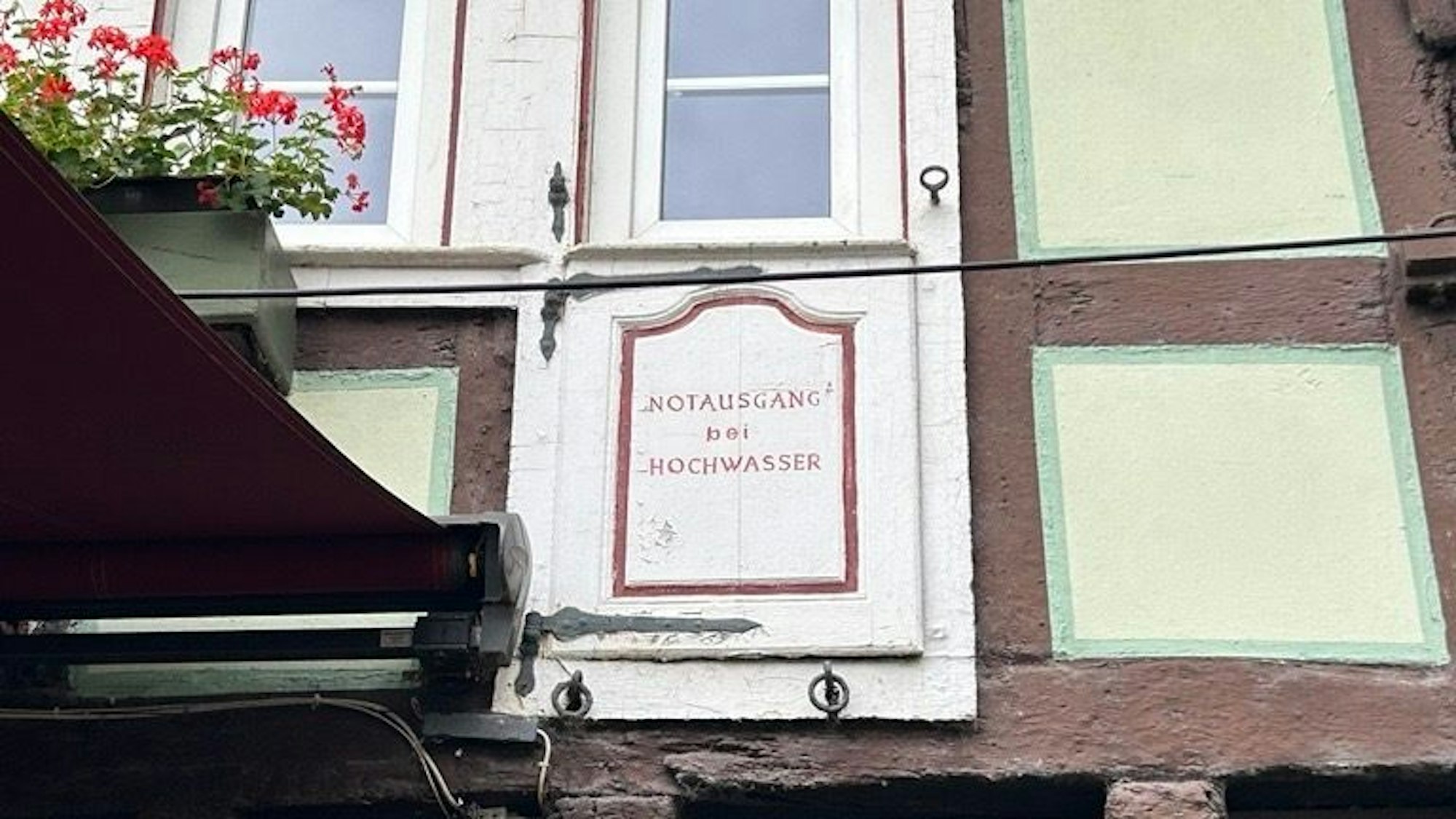 "Notausgang bei Hochwasser": Der Eingang zur malerischen Innenstadt von Linz liegt direkt am Rhein.