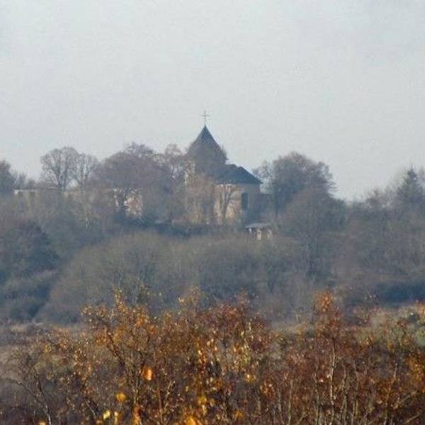 Blick auf das alte Dorf in der Eifel, das seit Jahrzehnten verlassen ist.