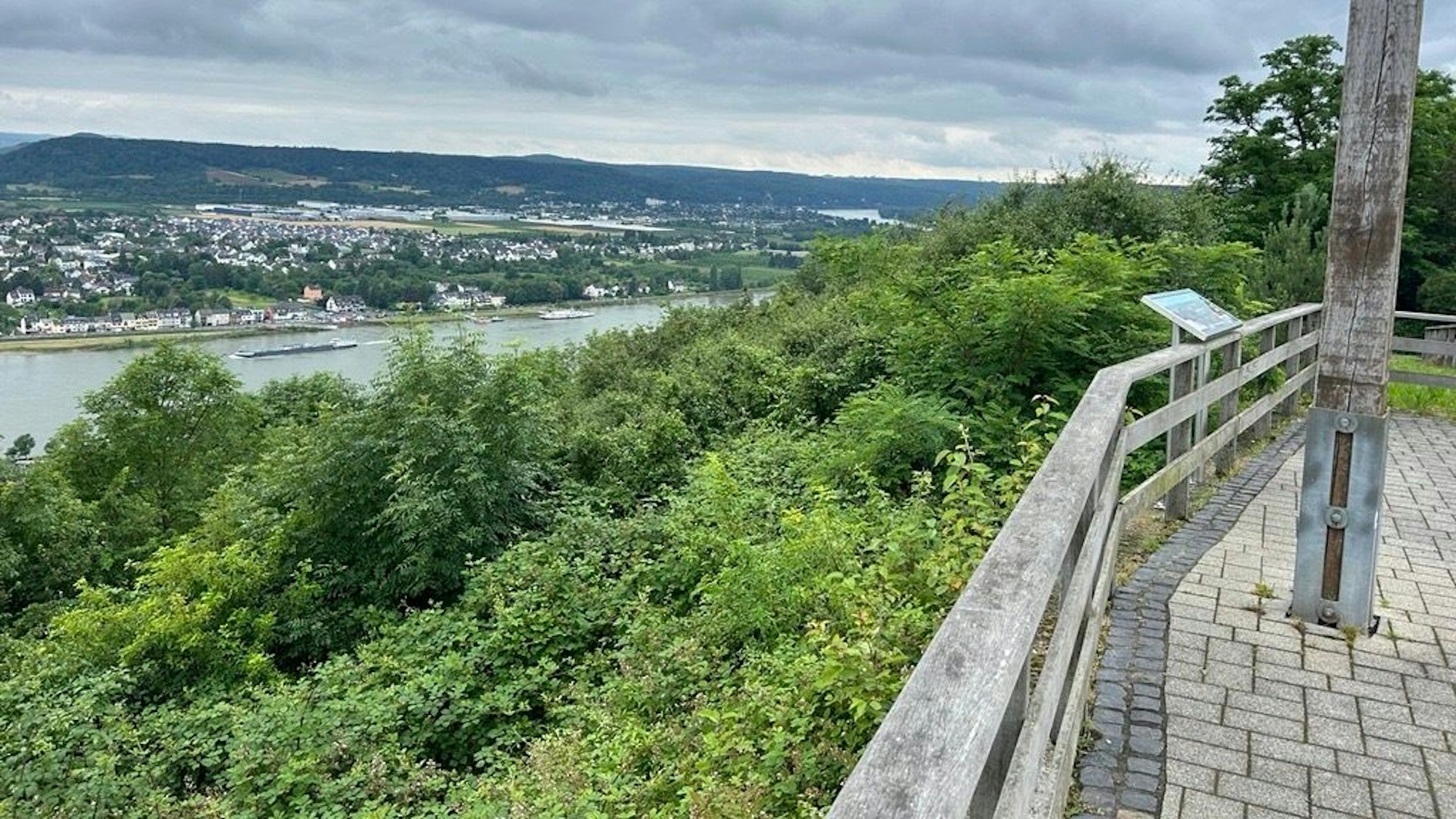 Blick vom Kaiserberg auf das Rheintal