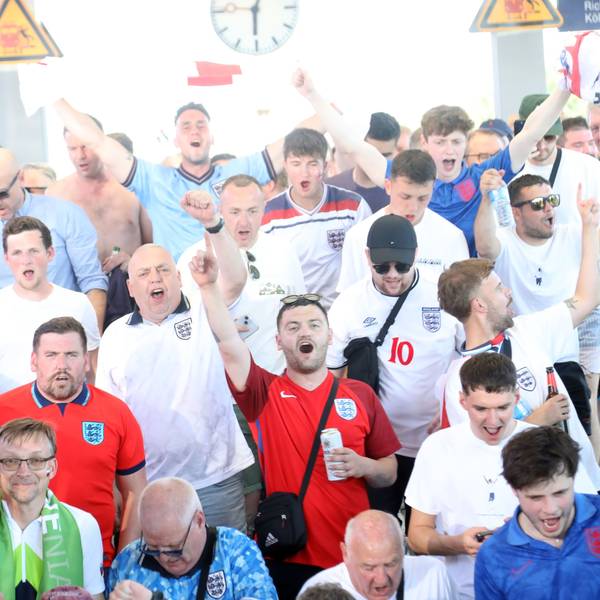 Englische Fans am 25. Juni mit der S-Bahn auf dem Weg ins Stadion nach Müngersdorf.