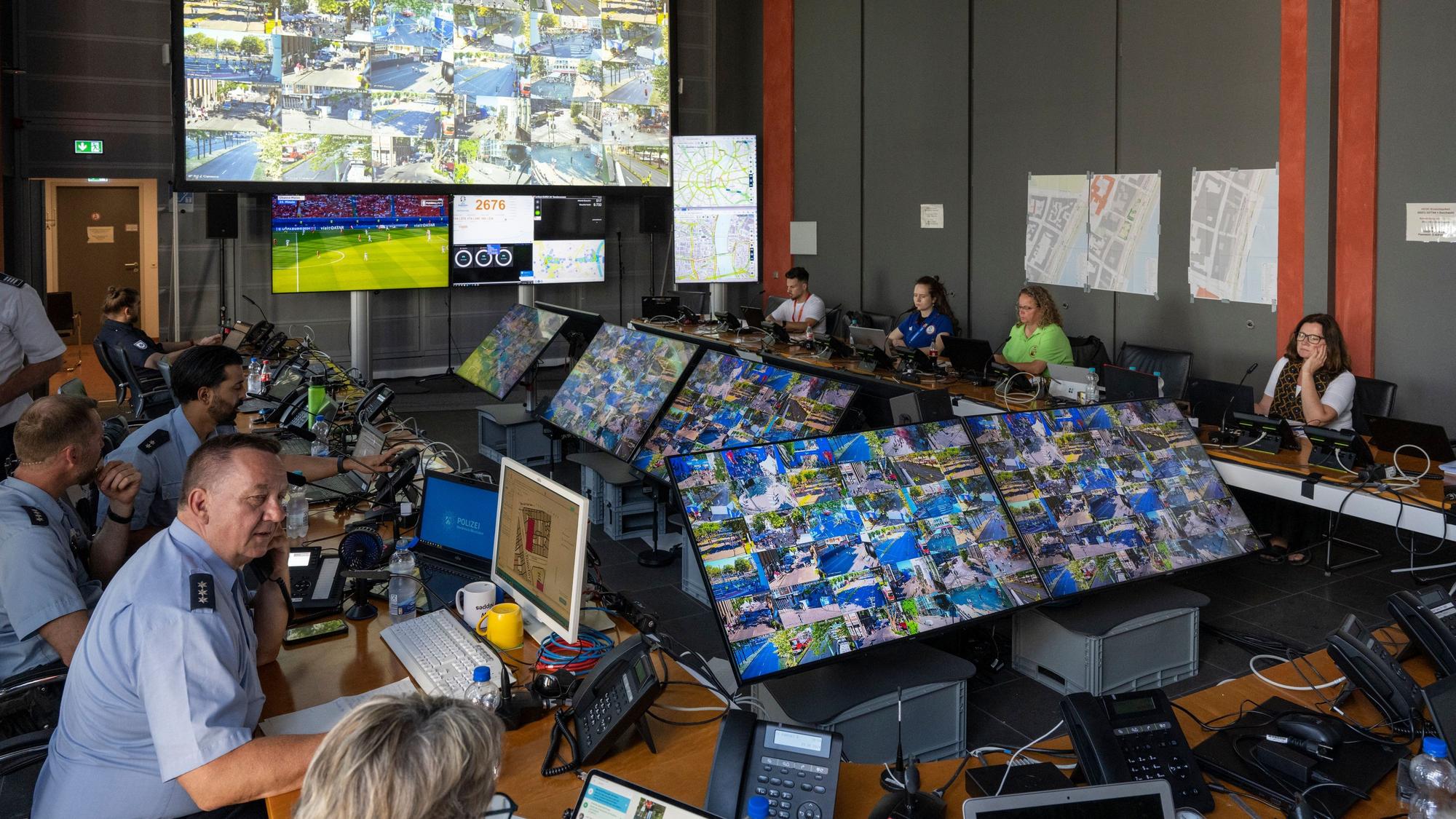 Das Host City Operation Centre (HCOC) im Stadthaus ist die gemeinsame EM-Leitstelle von Stadt, Polizei, KVB und Uefa.