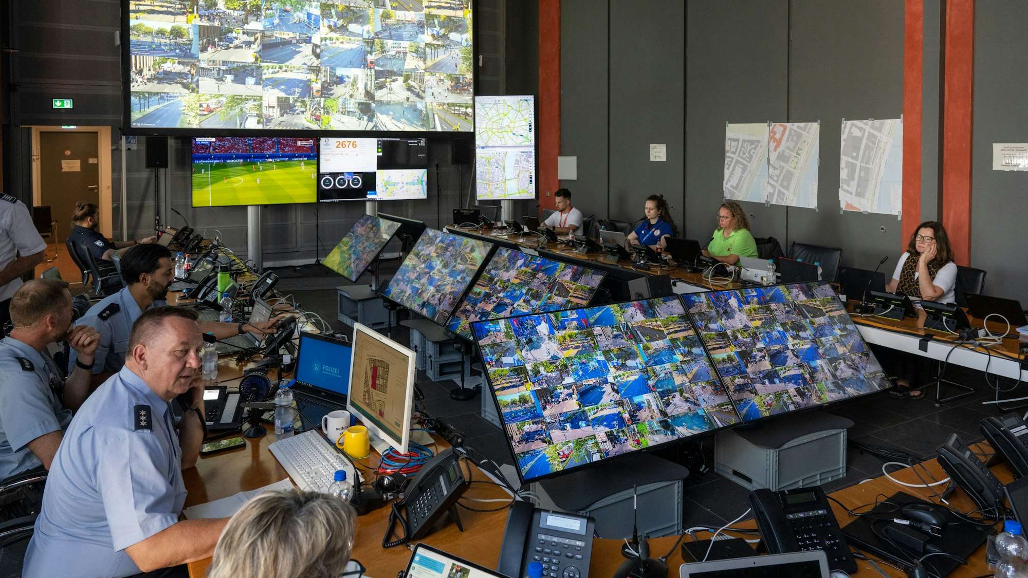 Das Host City Operation Centre (HCOC) im Stadthaus ist die gemeinsame EM-Leitstelle von Stadt, Polizei, KVB und Uefa.