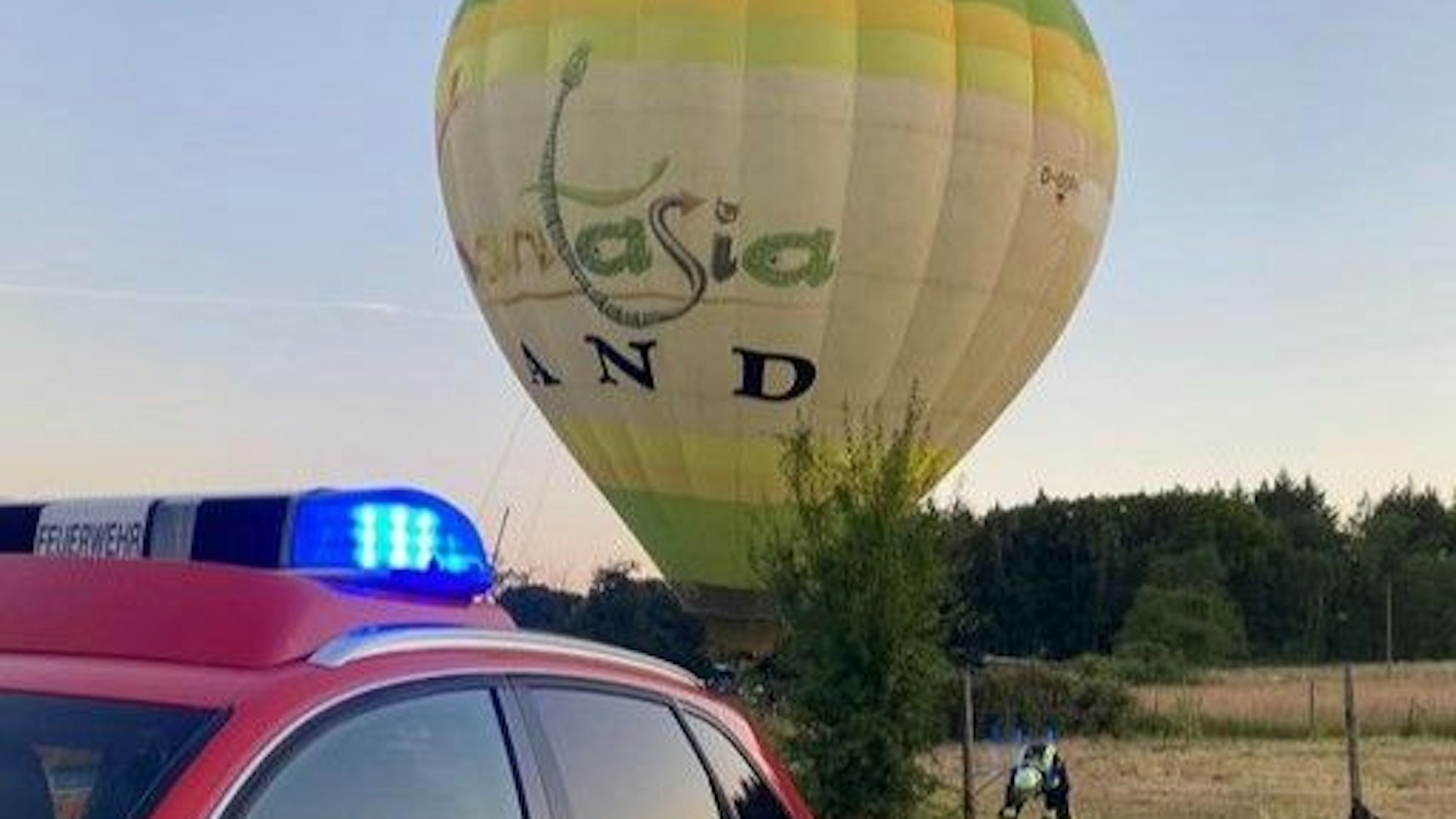 Der Heißluftballon landete auf einem Feld in Alfter-Oedekoven bei Bonn.