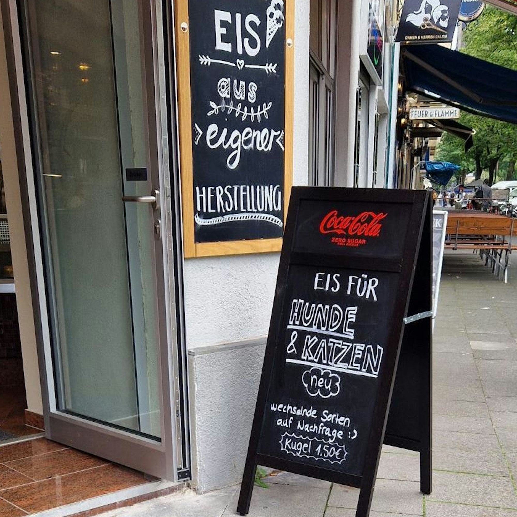 La Grenade im Agnesviertel hat jetzt auch Hundeeis.