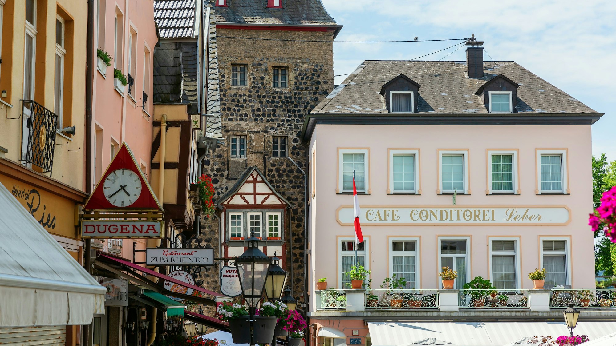 Das Café Leber grenzt an das Stadttor und bildet den Eingang zur Altstadt.