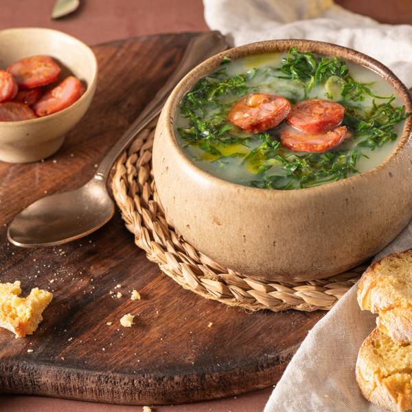 Caldo verde und Brot.