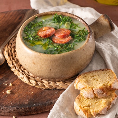Caldo verde und Brot.