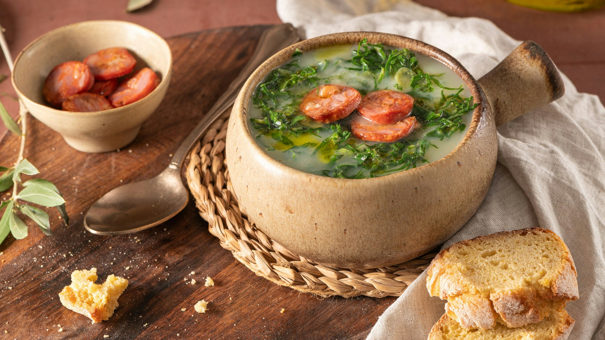 Caldo verde und Brot.