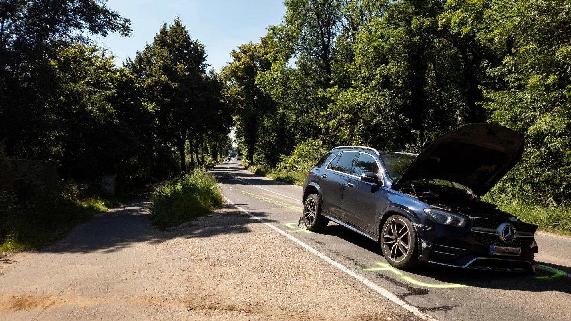 Beide Fahrzeuge mussten abgeschleppt werden.