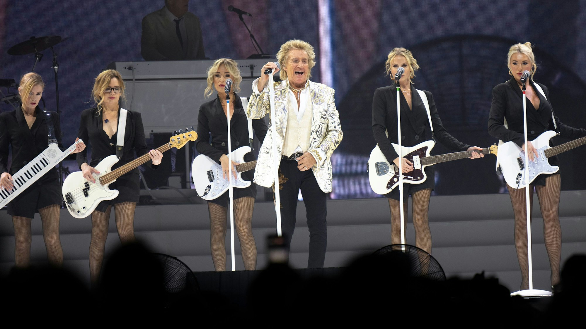 25.06.2024, Köln: Rod Stewart begeistert seine Fans. Konzert in der Lanxessarena. Foto: Uwe Weiser