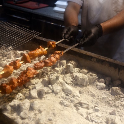 Holzkohle-Grill in der Weidegasse verursachen laut einem Gutachten zu viele Geruchsemissionen.