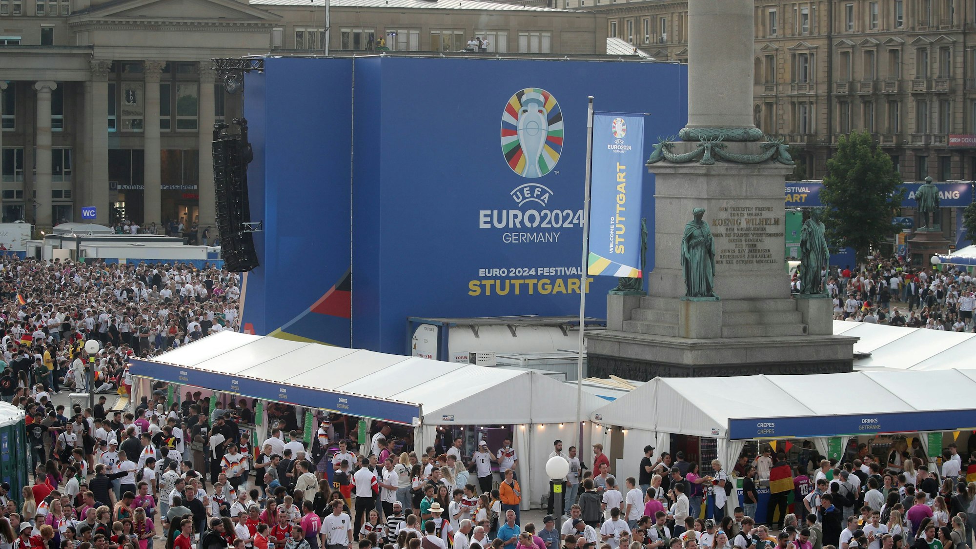 Die EM-Fanzone auf dem Schlossplatz in Stuttgart ist bei den Spielen gut besucht. (Archivbild)