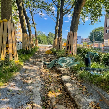 An der Baustelle für den Kreisverkehr am Rathaushaus Leichlingen geht es nur schleppend voran.