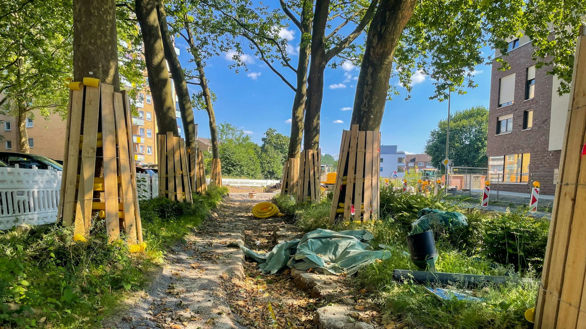 An der Baustelle für den Kreisverkehr am Rathaushaus Leichlingen geht es nur schleppend voran.