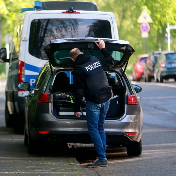 18.04.2024, Köln: Aktion gegen Schleuser von der Bundespolizei auch in Köln-Rodenkirchen. Foto: Arton Krasniqi