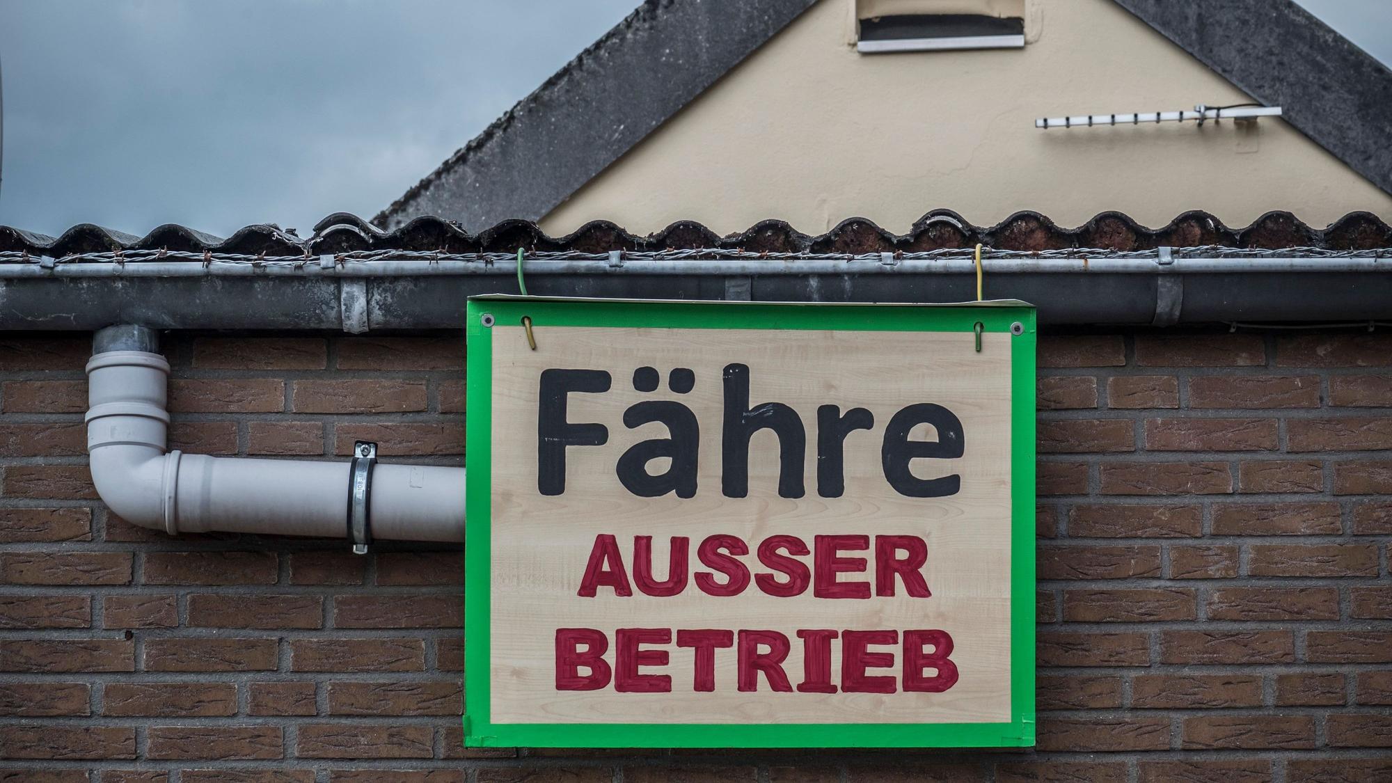 Am Fähranleger in Hitdorf.