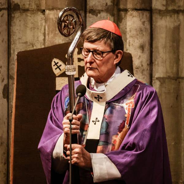 Rainer Maria Woelki, Kardinal von Köln, hält im Dom den Bischofsstab in der Hand. (Symbolbild)