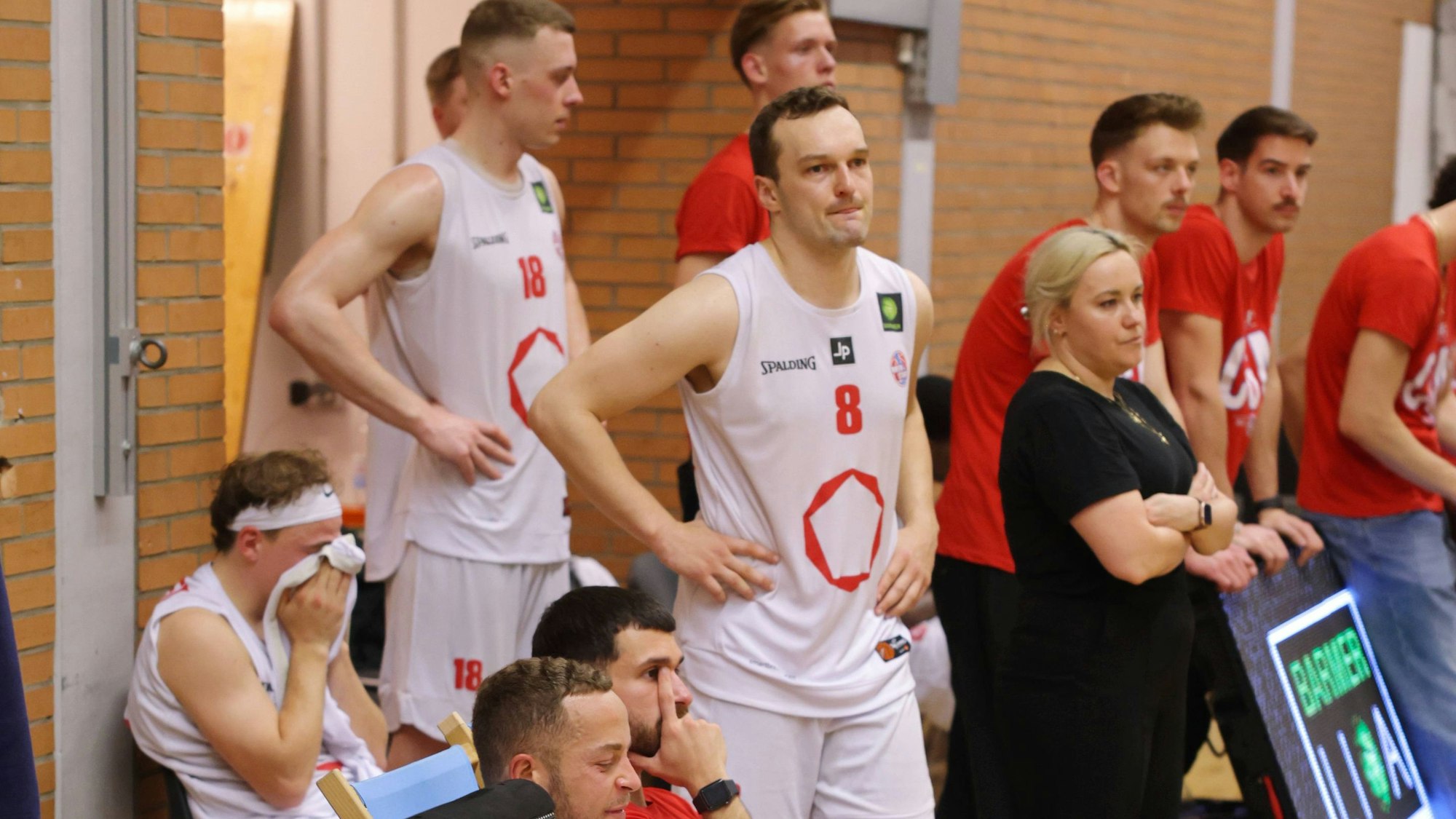 Dragons Rhöndorf Rhoendorf gewinnen vs. Rheinstars Köln Koeln und sind ProB Meister Hier: Enttäuschte Kölner Finale um die Meisterschaft der PRO B Foto: Jörn Wolter *** Dragons Rhöndorf Rhoendorf win against Rheinstars Köln Koeln and are ProB champions Here Disappointed Cologne final for the PRO B championship Photo Jörn Wolter