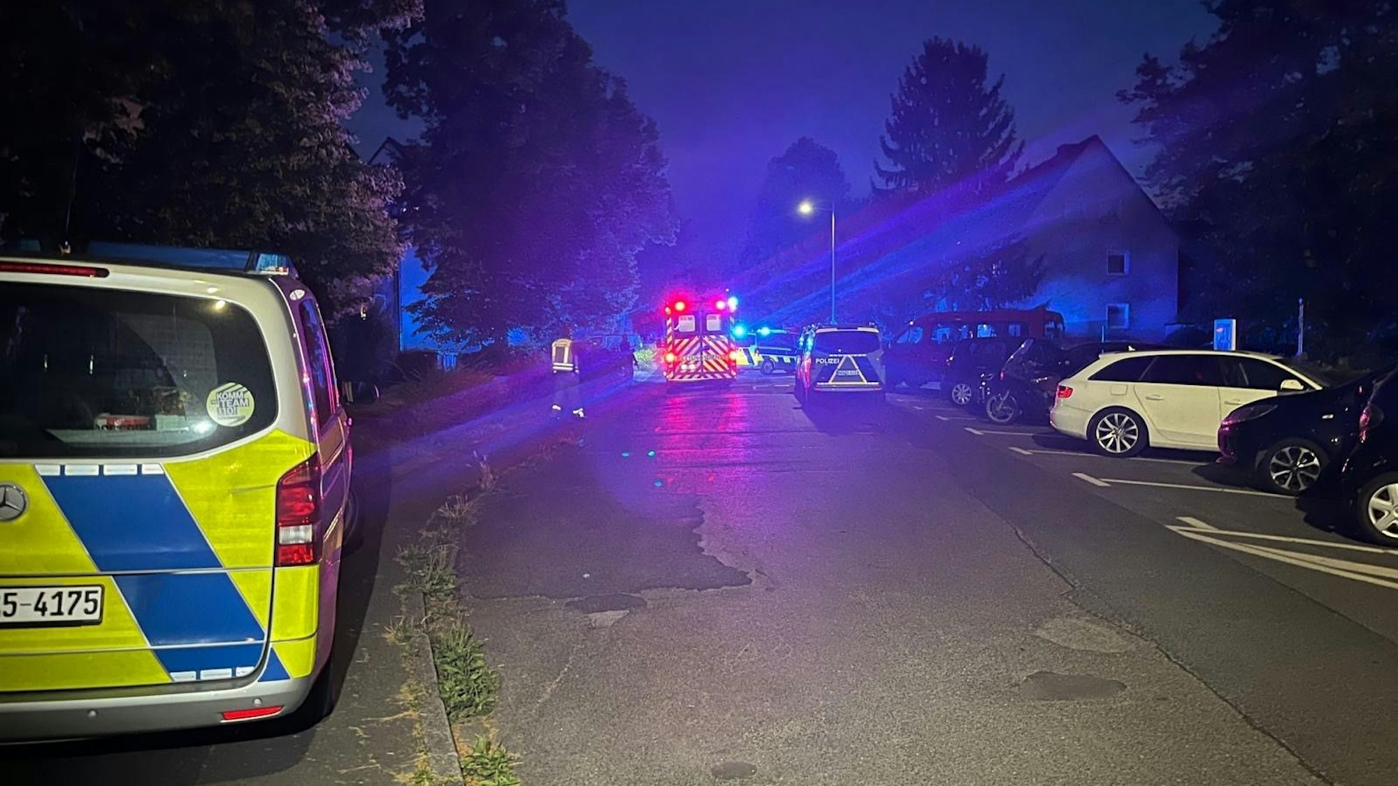 Ein 36-Jähriger randalierte in einer Wohnung am Brückberg in Siegburg und drohte mit Waffen