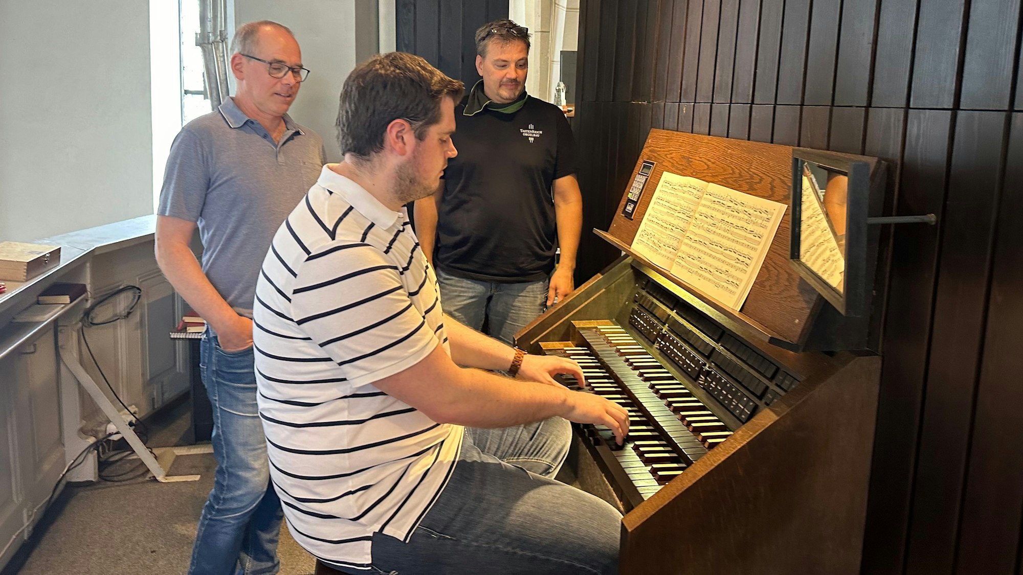 Die Orgel in der Pfarrkirche St. Martinus wurde 1966/67 von der Orgelbaufirma Klais aus Bonn mit Schleifladen, mechanischer Spiel- und elektrischer Registertraktur, zwei Manualen, Pedal und 22 klingenden Registern erbaut. Sie wird nun erneuert.