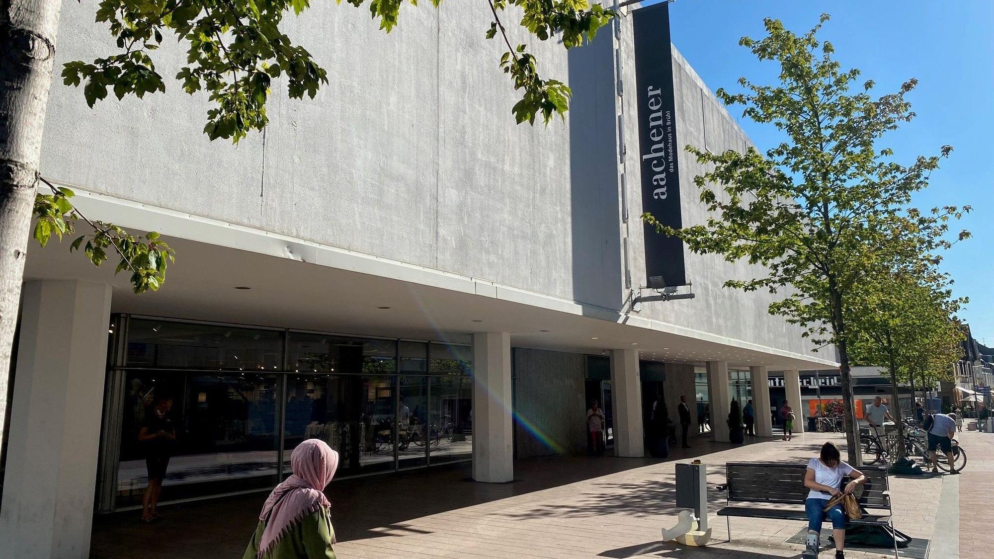 Zu sehen ist die Aachener-Filiale in Brühl.