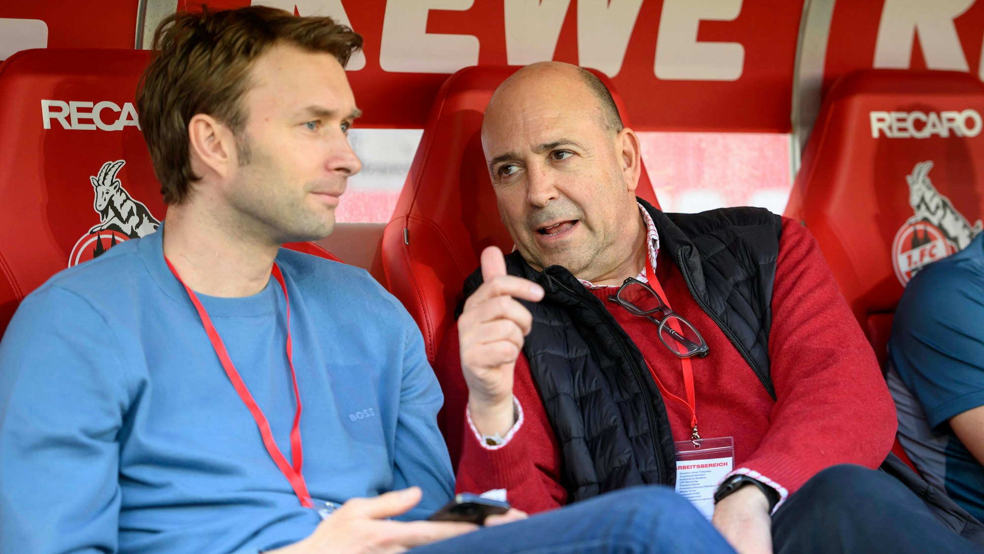 Nicht glücklich mit den Ansetzungen: Leverkusens Geschäftsführer Simon Rolfes (l.) und Fernando Carro.