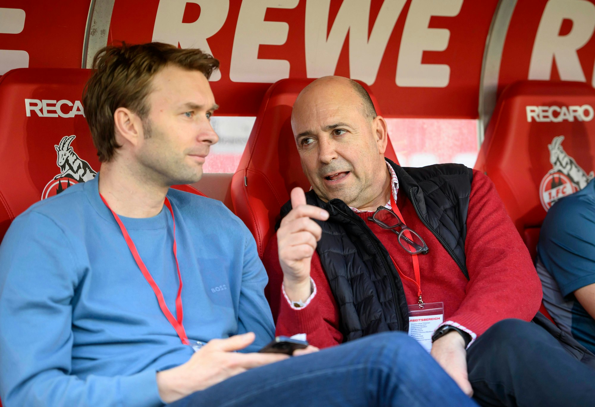 In der Diskussion: Fernando Carro, Vorsitzender der Geschäftsführung bei Bayer 04 Leverkusen und Sportgeschäftsführer Simon Rolfes (r.).