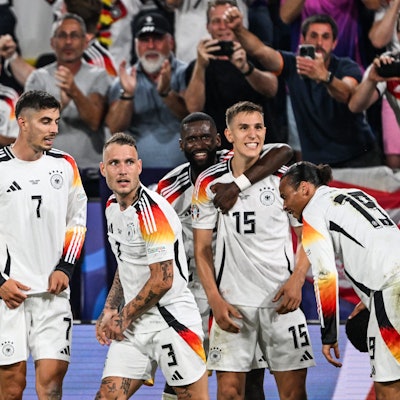 Das DFB-Team jubelt nach dem 2:0 gegen Dänemark.