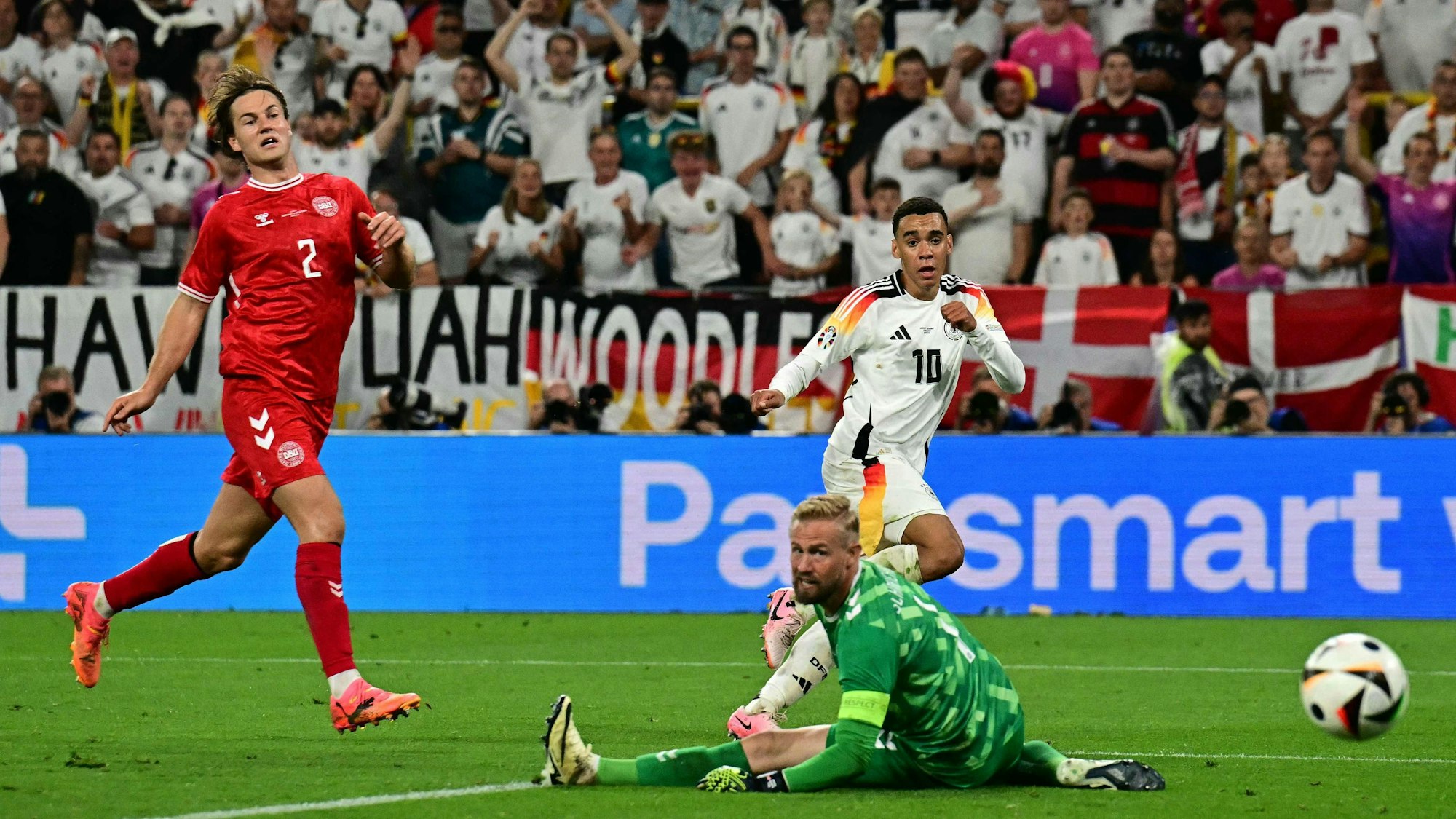 Legte den Ball stark an Torwart Schmeichel zum 2:0 vorbei: Jamal Musiala.