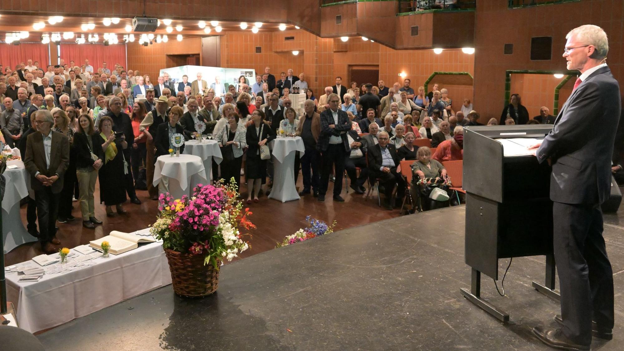 Beim Sommerempfang der Stadt Bergisch Gladbach ging es um die Städtepartnerschaften.