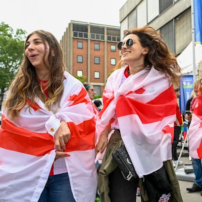 Die georgischen Fans freuen sich auf das erste Achtelfinale ihrer Mannschaft bei einer Europameisterschaft. Die Mannschaft von Willy Sagnol ist der einzige Neuling bei der EURO 2024 in Deutschland.