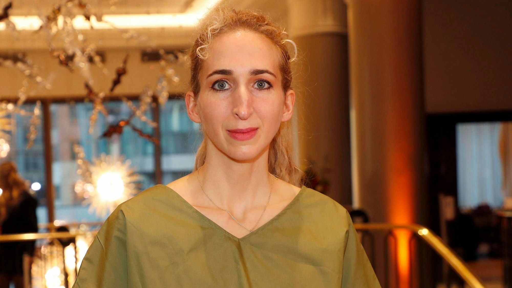 Sarah Nemtsov bei Verleihung Deutscher Musikautor:innenpreis 2022 im Hotel Ritz-Carlton Berlin.