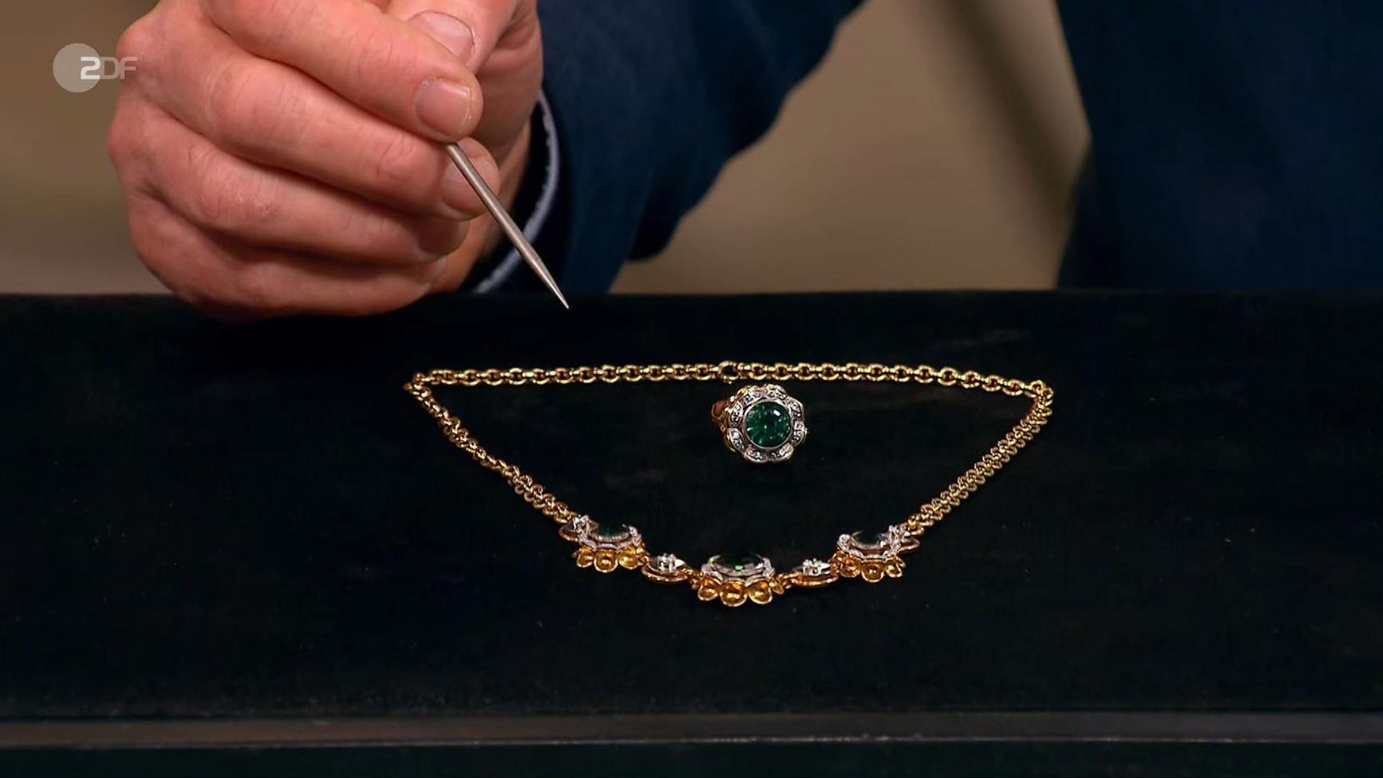 Das Collier aus Grevenbroich bei der Expertise von „Bares für Rares“.