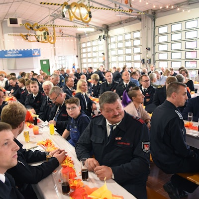 Das Gerätehaus in Wiehl diente der Freiwilligen Feuerwehr am Wochenende als Festsaal.