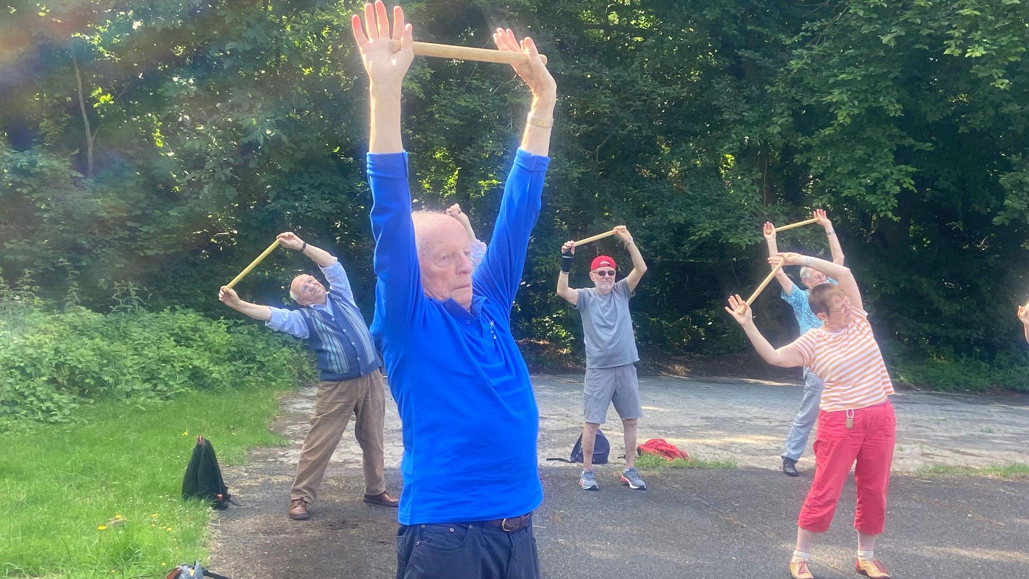 An der Groov treibt die Seniorengruppe jeden Freitag Sport.