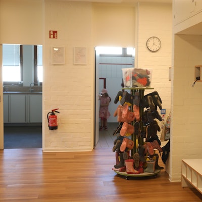 28.06.2024, Köln: Die Kita "Siedlungsstrolche" sollte vor einem Jahr geschlossen werden, weil Köln-Kitas den Betrieb eingestellt hat. Die Awo übernahm kurzfristig. Foto: Arton Krasniqi