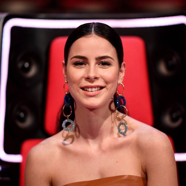 Lena Meyer-Landrut lacht in die Kamera.